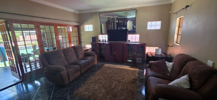 5 Bedroom Property for Sale in Wilkoppies North West